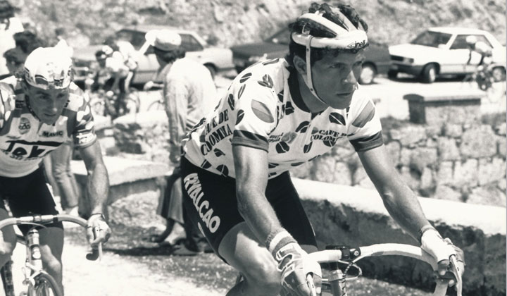 “Los objetivos con el equipo son los de poder estar disputando de nuevo la Vuelta a Colombia, el Clásico RCN y demás carreras importantes del calendario nacional”, dijo el ahora entrenador, que como ciclista fue podio de la Vuelta a España en 1989