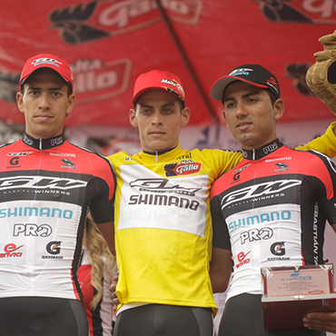 Sánchez (centro) será la apuesta del equipo brasileño para la temporada 2014