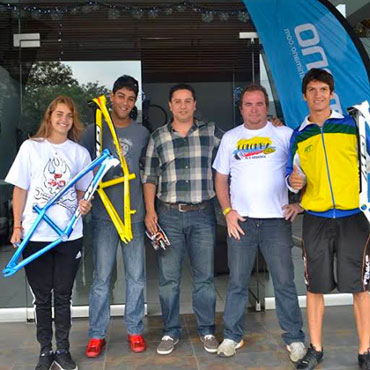 Pilotos nacionales al PENKS Vestuário de Brasil, equipo de BMX