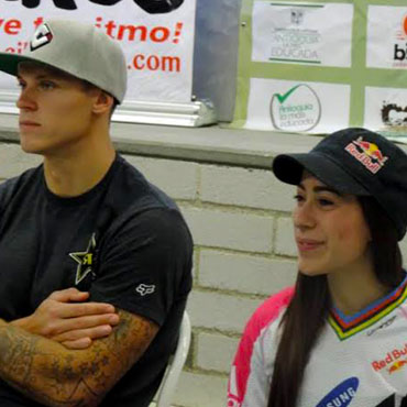Dos campeones olímpicos de BMX, Maris Strombergs y “La Tata” Pajón