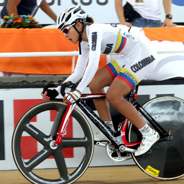 Lorena Vargas corriendo una Copa Mundo en Cali