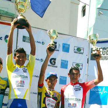 Edwin Sánchez y Wilson Marentes en el podio final de la Vuelta