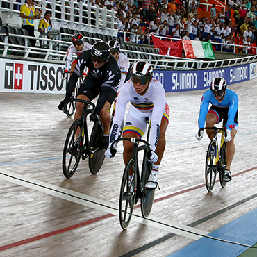 Puerta inició la cita orbital de Cali pisando fuerte en el Keirin