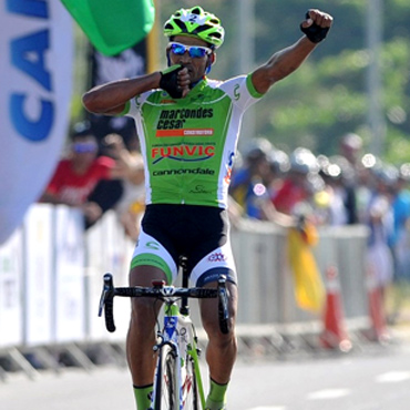 Flavio Cardoso celebra la victoria conseguida en Brasil