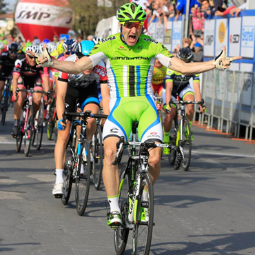 Viviani fue el más fuerte en la llegada masiva de la cuarta etapa