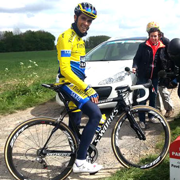 Contador y su bicicleta Roubaix de Specialized