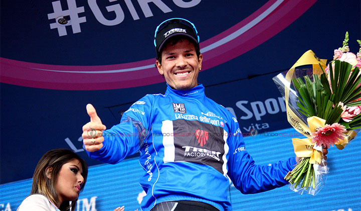 Arredondo volvió a ser inmenso protagonista del Giro y se vistió con la camiseta azul de líder de la montaña