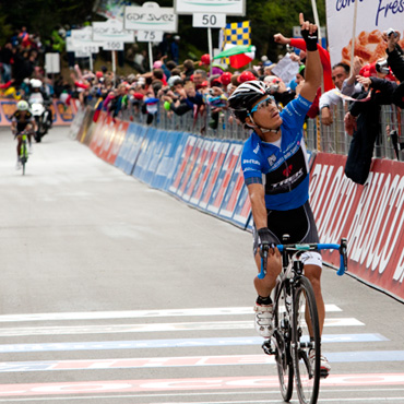 Julián Arredondo ganó su primera etapa en una ‘grande’