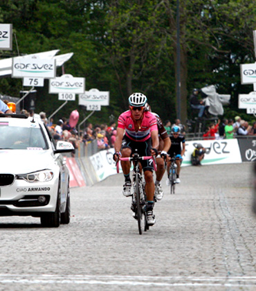 "Rigo" pasó otro día como líder del Giro