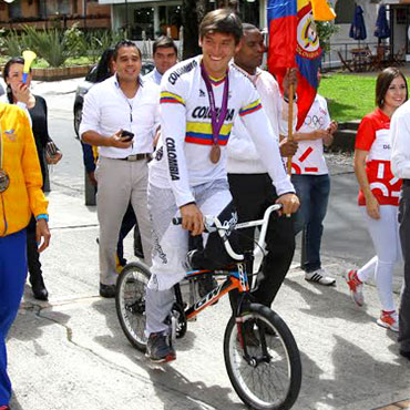 Oquendo de celebración en el día Olímpico en Bogotá