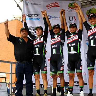 Gabriel J. Vélez con su fuerte escuadrón en la pasada Vuelta de la Juventud