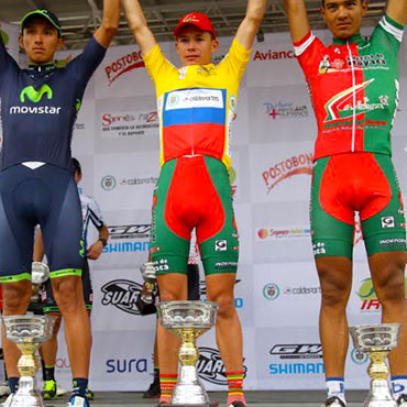 Podio final de la Vuelta de la Juventud 2014: López, Ramírez y Bohórquez