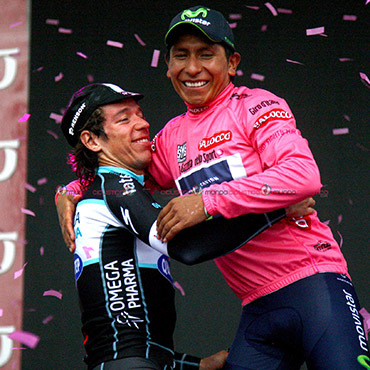 Una imagen histórica para Colombia. Nairo y Rigo en el podio final del Giro