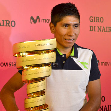 Quintana con el trofeo de campeón de la ‘Corsa Rosa’ 2014
