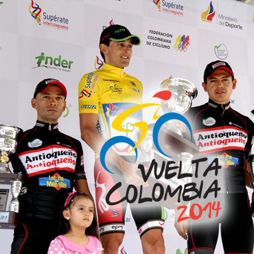 El podio final de la Vuelta 2013 con Sevilla, Cano y Ortega