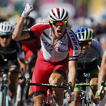 Kristoff doblegó a Sagan en el preludio de las definitivas etapas alpinas del Tour 2014
