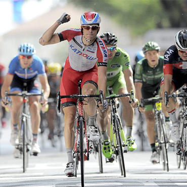 Kristoff alcanzó su segunda victoria tras sobrepasar "sin piedad" a Bauer