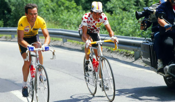 El colombiano Lucho Herrera y Bernard Hinault, libraron lindos duelos en las montañas francesas en la época de los 80