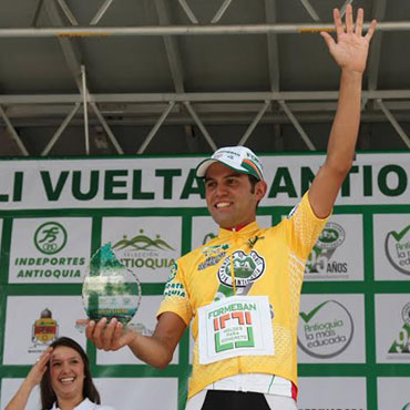Camilo Gómez como campeón de la pasada Vuelta a Antioquia