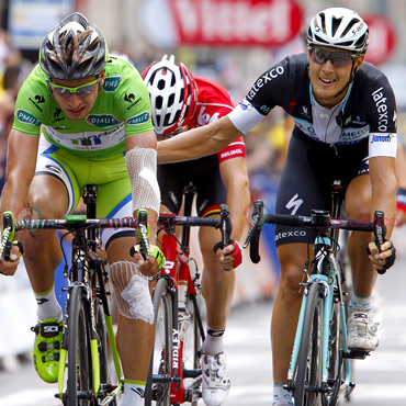Por un centímetro Matteo Trentin vence a Peter Sagan en la séptima etapa del Tour