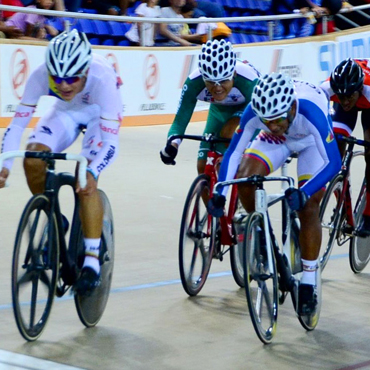 De izq. a der. Wilmar Paredes (Col), Jhonatan Narvaez (Ecu) y Fernando Gil (Arg)