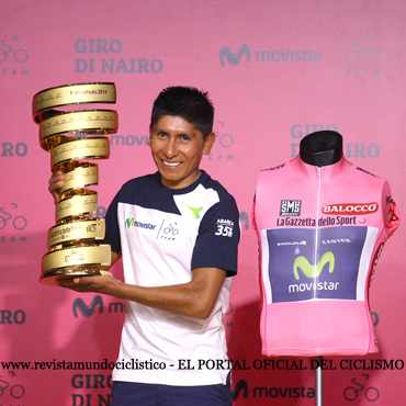 El campeón del Giro de Italia Nairo Quintana durante su rueda de prensa.
