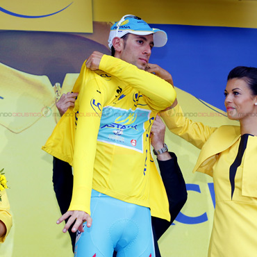 Vincenzo Nibali recupera la camiseta de lider