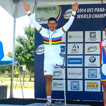 Álvaro Galvis recibe la medalla de Oro como Campeón de Ruta en Estados Unidos.