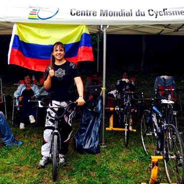 La bicicrosista Andrea Escobar es una de las cuatro ciclistas en la delegación nacional.