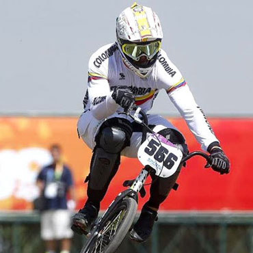 Carlos Mario Oquendo Colombia, la figura masculina élite en Bogotá.