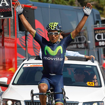 Nairo Quintana ganó por segunda vez la etapa en Lagunas de Neila.