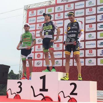 El español Óscar Sevilla es líder desde que ganó la etapa inicial.