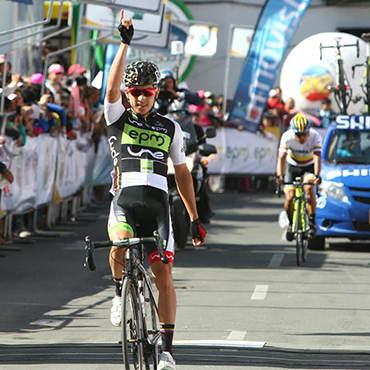 Weimar Roldán, ganador en Tunja de la tercera etapa de la Vuelta 2014.