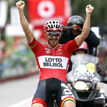 Hansen sorprendió a Degenkolb con un ataque desde lejos y ganó en Cangas do Morrazo