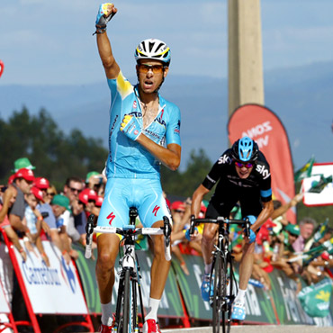 Aru ganó en Monte Castrove y sumó su segunda victoria en una Vuelta a España con mucho espectáculo