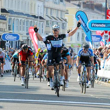 El australiano Mark Renshaw se impuso al embalaje y es el nuevo puntero.