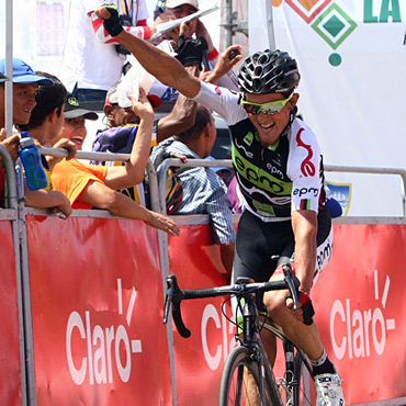 El campeón de la Vuelta a Colombia se impuso en la tercera jornada de la carrera radial
