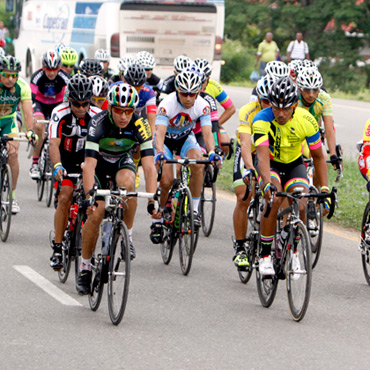 El gran lote de los veteranos del pedalismo nacional ahora se encamina a Santa Marta