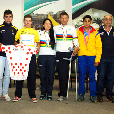 Los campeones mundiales y olímpicos junto a los vencedores del Tour del Avenir