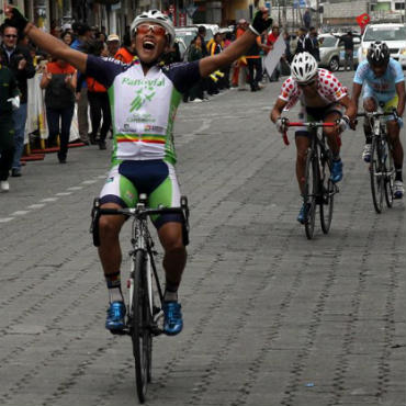 Cléber Cuásquer, vencedor en Machachí del penúltimo tramo.