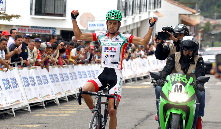 Óscar Sánchez, cuando ganó la segunda etapa de la Vuelta a Santander entre San Gil y Vélez.