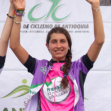 Daniela López, primera líder de la ronda ciclística.