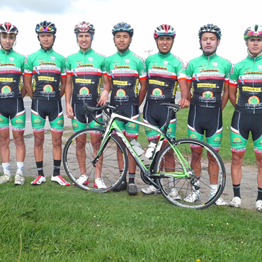 Los integrantes del Club Esteban Chaves