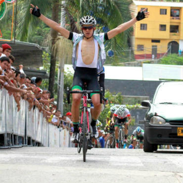 Tejada obtuvo su primer triunfo en la carrera juvenil.