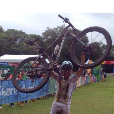 Leonardo Páez encabezó la barrida nacional en territorio mexicano al ganar la Copa de los Volcanes IztaBike MTB.