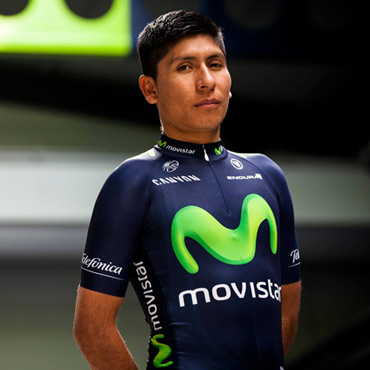 Nairo Quintana luce nuevo 'frac' del equipo español.