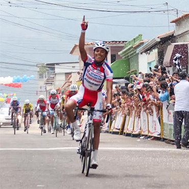 El venezolano Carlos Galvis inició con pie derecho la defensa de su título en la Vuelta al Táchira 50 Años