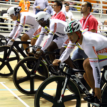 La tripleta de velocidad colombiana se ubicó en el puesto 11 al final de la primera jornada de la edición 2015 de la Copa Mundial caleña