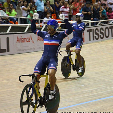 Francia derrotó a Holanda en la lucha por el oro de la Velocidad por Equipos