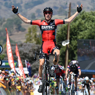 Dennis ganó en Paracombe y es el nuevo líder de la carrera de apertura del World Tour